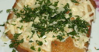 Рецепт Тоста с яйцом, сыром и зеленью