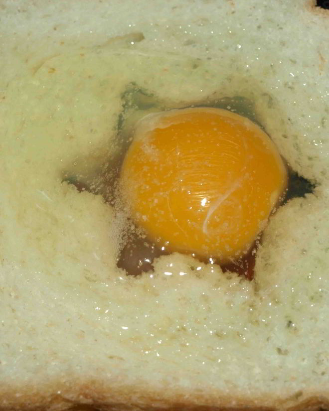 Рецепт тоста с яйцом, сыром и зеленью