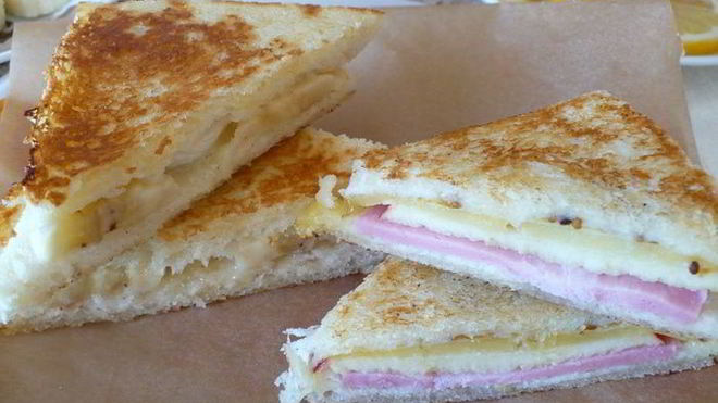 Рецепт тостов на завтрак с двумя начинками