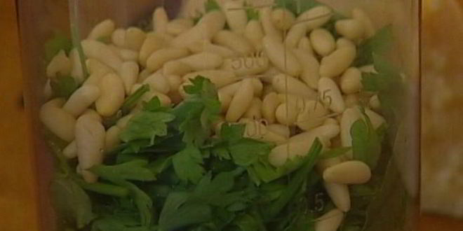 Рецепт тостов с фасолевым дипом и соусом песто