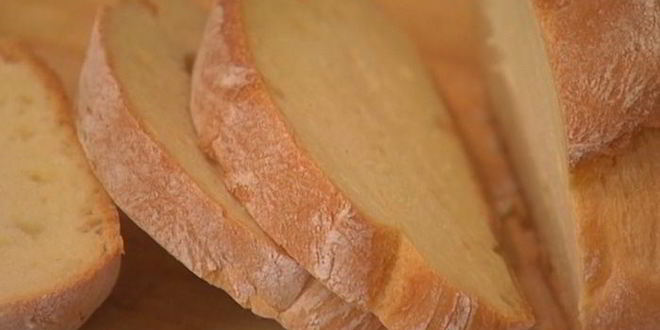 Рецепт тостов с фасолевым дипом и соусом песто