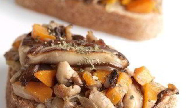 Рецепт тостов с грибами и тыквой