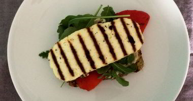 Рецепт Тостов с хумусом, рукколой и адыгейским сыром гриль