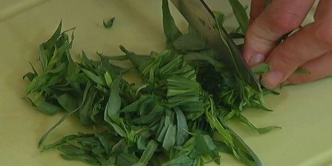 Рецепт тостов с сельдью, яйцом и тархунным майонезом