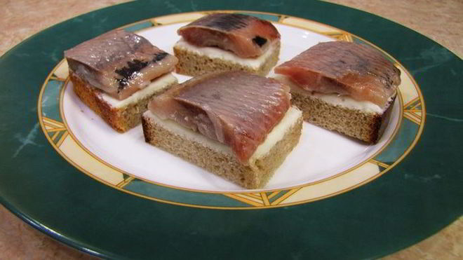 Рецепт тостов с селедкой