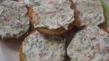 Рецепт Тостов с творожно-лососевой начинкой