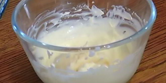 Рецепт тостов с яйцами, спаржей, копченой семгой и красной икрой