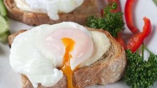 Рецепт Тостов с яйцом-пашот и Моцареллой