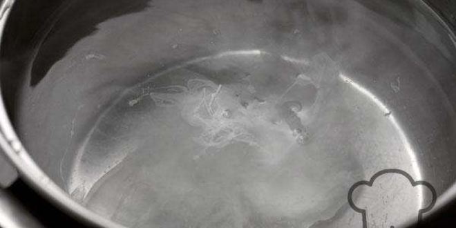 Рецепт тостов с яйцом-пашот и моцареллой