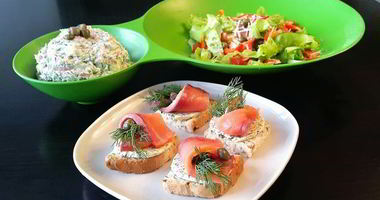 Рецепт Тостов с зеленым маслом и семгой