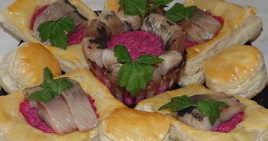 Рецепт Волованов со свеклой и сельдью