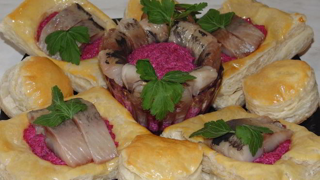 Рецепт Волованов со свеклой и сельдью