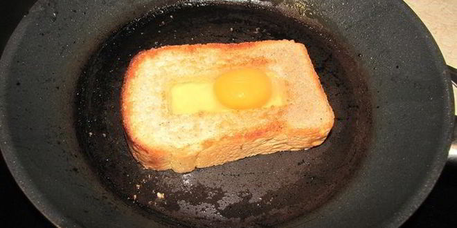 Рецепт глазуньи в хлебе