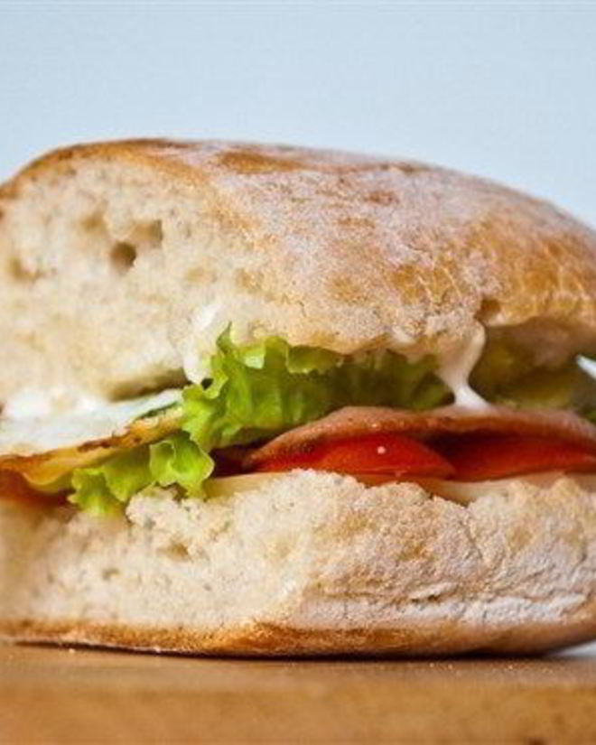 Рецепт сэндвича с яичницей, беконом и сыром