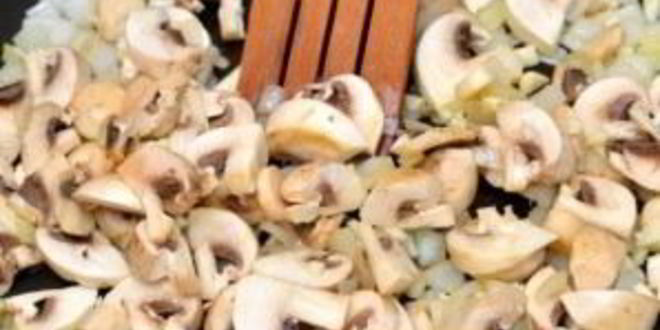 Рецепт яичницы-болтуньи с грибами