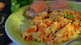 Рецепт Яичницы-болтуньи с помидорами