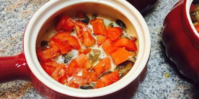 Рецепт яичницы с грибами, грудинкой и овощами