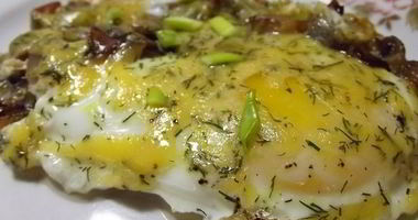 Рецепт Яичницы с грибами и сыром