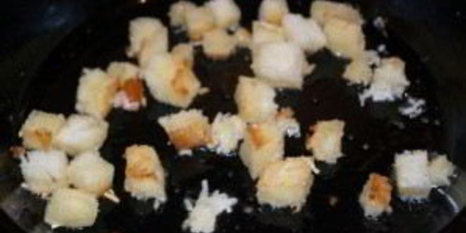 Рецепт яичницы с колбасой и хлебом