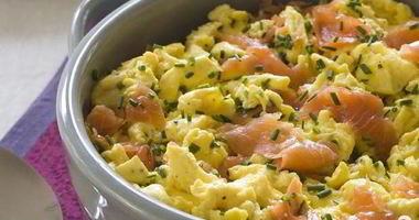 Рецепт Яичницы с копченым лососем