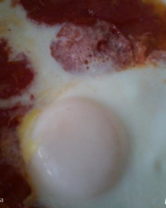 Рецепт яичницы с помидорами и чесноком