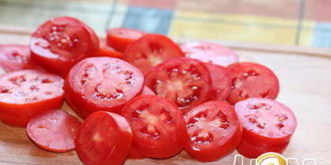 Рецепт яичницы с помидорами и чесноком