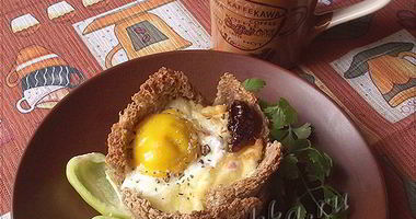 Рецепт Яичницы с помидорами и ветчиной в хлебе