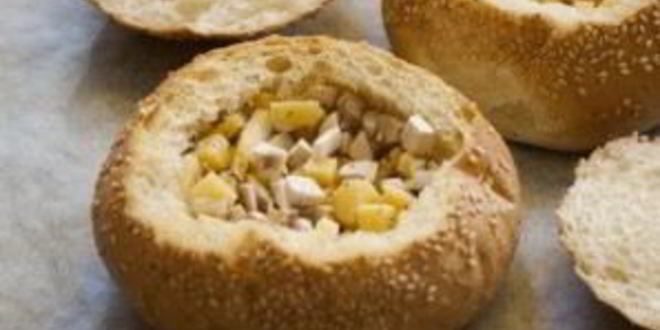 Рецепт яичницы в булочке