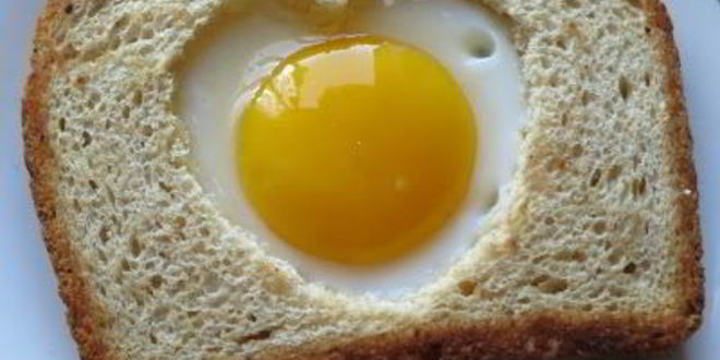 Рецепт Яичницы в хлебе Сердечко
