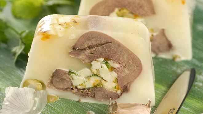 Рецепт заливного из фаршированного языка