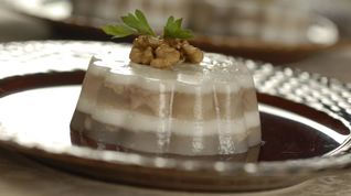 Рецепт Заливного из курицы с грецкими орехами