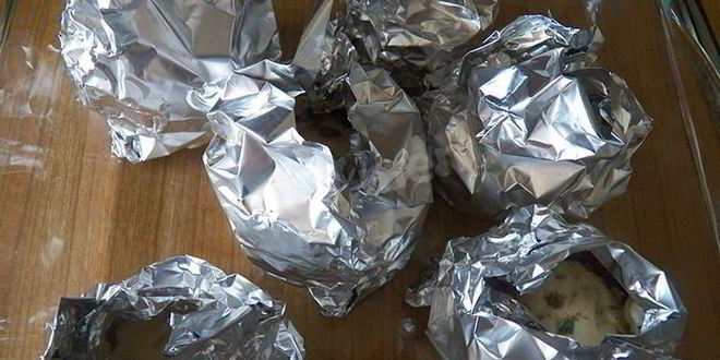 Рецепт запеченных помидоров с мясом в фольге