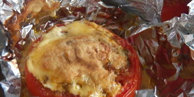 Рецепт запеченных помидоров с мясом в фольге