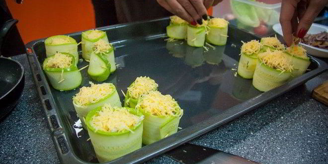 Рецепт рулетиков из цукини с жульеном