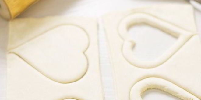 Рецепт слоеных сердечек с жюльеном из креветок