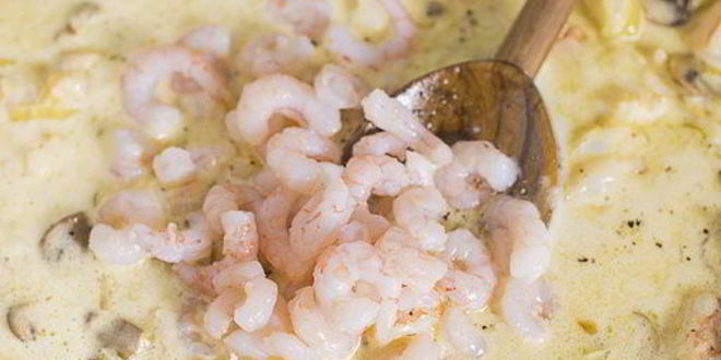 Рецепт слоеных сердечек с жюльеном из креветок