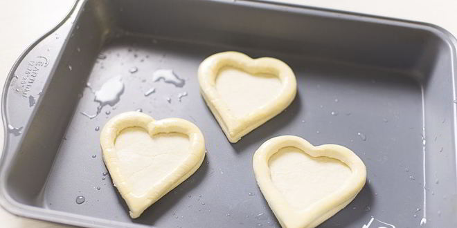 Рецепт слоеных сердечек с жюльеном из креветок