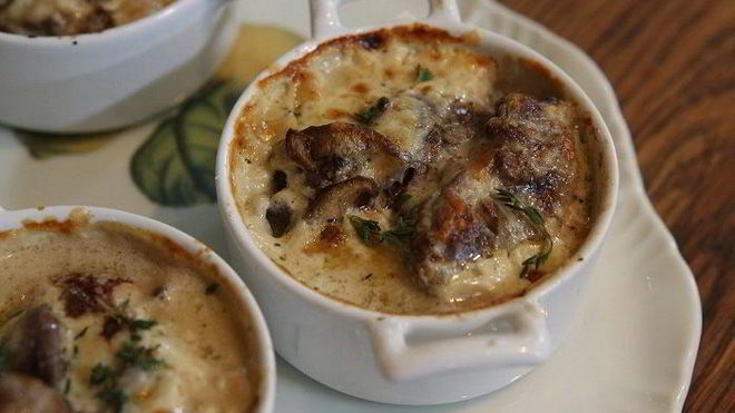 Рецепт жульена с куриной печенью и грибами