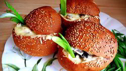 Рецепт Жюльена с курицей и грибами в булочках