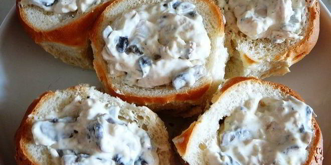 Рецепт жюльена с курицей и грибами в булочках