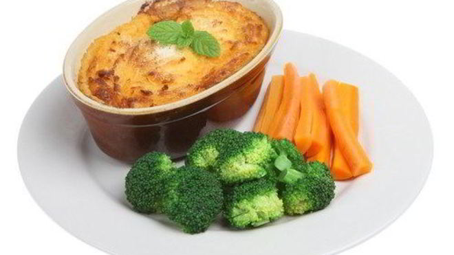 Рецепт жюльена с ветчиной, цветной капустой, брокколи и зеленым горошком